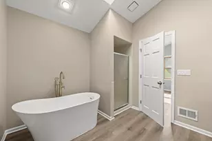 7 Douglas Dr, Sugar Grove, IL 60554 - Photo 17