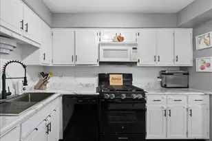10704 Kilpatrick Ave, Oak Lawn, IL 60453 - Photo 9
