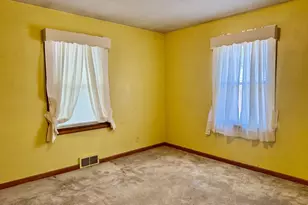 1021 7th St, Peru, IL 61354 - Photo 17