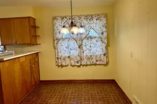1021 7th St, Peru, IL 61354 - Photo 7