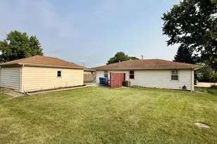 1021 7th St, Peru, IL 61354 - Photo 23