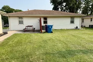 1021 7th St, Peru, IL 61354 - Photo 25