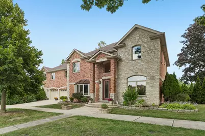 610 W Lonnquist Boulevard, Mount Prospect, IL 60056 - Photo 1
