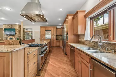 610 W Lonnquist Boulevard, Mount Prospect, IL 60056 - Photo 9