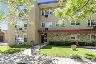 415 S Maple Ave, Oak Park, IL 60302 - Photo 1