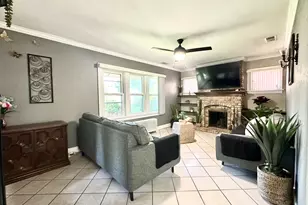 85 Wilcox Ave, Elgin, IL 60123 - Photo 7