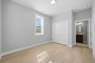 2442 W Wilson Ave, Chicago, IL 60625 - Photo 9