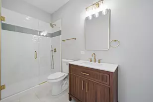 2442 W Wilson Ave, Chicago, IL 60625 - Photo 11