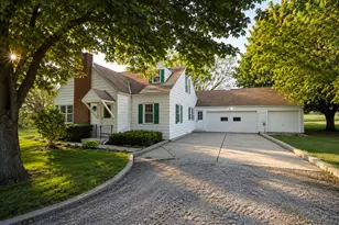 4601 Spring Grove Rd, McHenry, IL 60051 - Photo 1