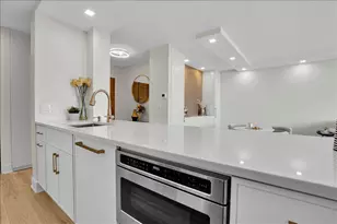 4170 N Marine Dr, Chicago, IL 60613 - Photo 11