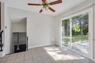 8189 Carlisle Dr, Hanover Park, IL 60133 - Photo 11