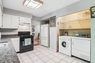 1025 Longford Dr, Westmont, IL 60559 - Photo 17