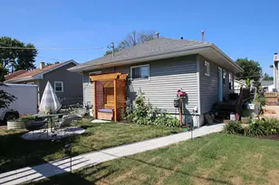 32 Lakeside Ln, Fox Lake, IL 60020 - Photo 3