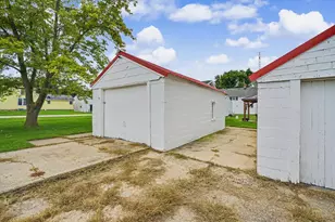 106 W South St, Elliott, IL 60933 - Photo 33