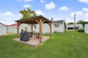 106 W South St, Elliott, IL 60933 - Photo 3