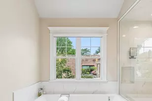 2109 W Sunnyside Ave, Chicago, IL 60625 - Photo 33
