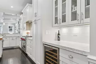 2109 W Sunnyside Ave, Chicago, IL 60625 - Photo 13