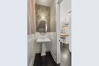 2109 W Sunnyside Avenue, Chicago, IL 60625 - Photo 11