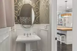2109 W Sunnyside Ave, Chicago, IL 60625 - Photo 11
