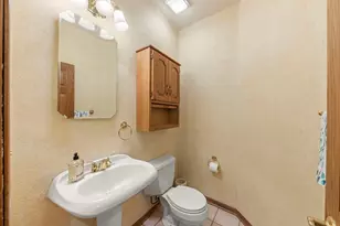 1599 Far Hills Dr, Bartlett, IL 60103 - Photo 15