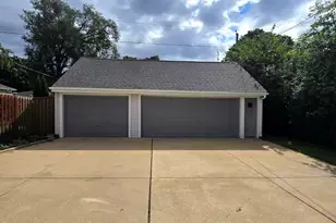 710 Catherine St, Joliet, IL 60435 - Photo 3