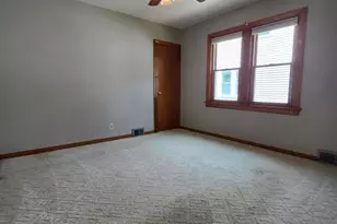 710 Catherine St, Joliet, IL 60435 - Photo 9