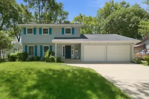 1520 Crestwood Ct, Aurora, IL 60506 - Photo 1