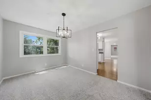 1520 Crestwood Ct, Aurora, IL 60506 - Photo 3