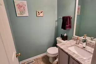 533 N Red Deer Rd, Round Lake, IL 60073 - Photo 11