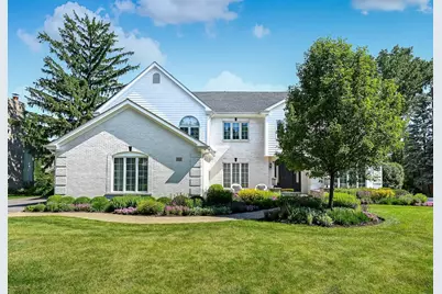 32 Ridgefield Lane, Burr Ridge, IL 60527 - Photo 1