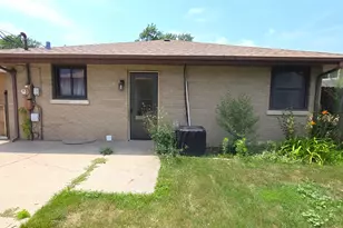 1904 Oakland Ave, Crest Hill, IL 60403 - Photo 7