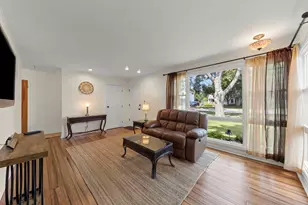 2304 Meadow Dr, Rolling Meadows, IL 60008 - Photo 13