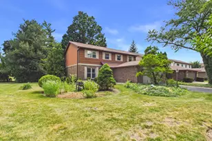 2541 Cobblewood Dr, Northbrook, IL 60062 - Photo 1