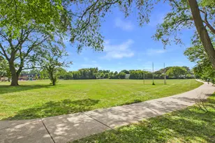 2541 Cobblewood Dr, Northbrook, IL 60062 - Photo 29