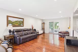 2541 Cobblewood Dr, Northbrook, IL 60062 - Photo 3
