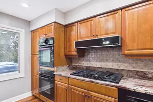 2541 Cobblewood Dr, Northbrook, IL 60062 - Photo 9