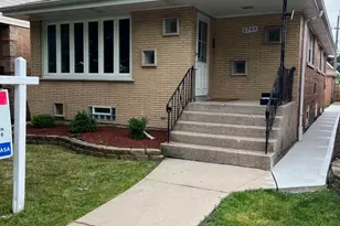 5749 W 63rd Pl, Chicago, IL 60638 - Photo 3