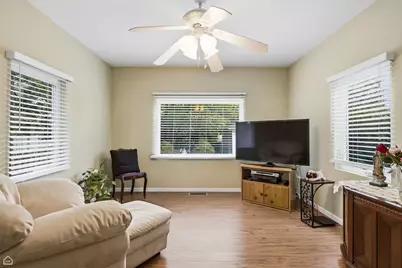 8716 N Harding Avenue, Skokie, IL 60076 - Photo 9
