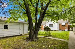 8716 N Harding Ave, Skokie, IL 60076 - Photo 23