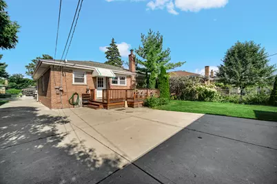 8805 Oriole Avenue, Morton Grove, IL 60053 - Photo 27