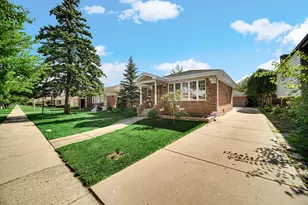 8805 Oriole Ave, Morton Grove, IL 60053 - Photo 3
