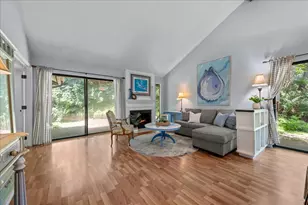 42W466 Red Bud Ct, Saint Charles, IL 60175 - Photo 5