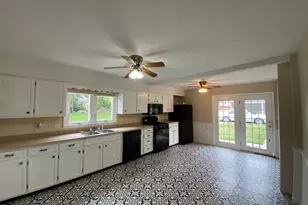 320 S Hubbard Ave, Orangeville, IL 62939 - Photo 5