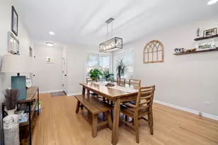 16472 Terry Ln, Oak Forest, IL 60452 - Photo 9