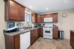 16472 Terry Ln, Oak Forest, IL 60452 - Photo 5