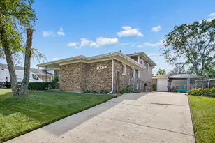 16472 Terry Ln, Oak Forest, IL 60452 - Photo 3
