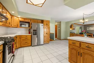 8634 W Park Ln, Niles, IL 60714 - Photo 9