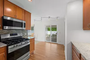 7 Greystone Ct, Streamwood, IL 60107 - Photo 9