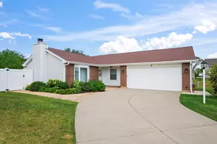 7 Greystone Ct, Streamwood, IL 60107 - Photo 1