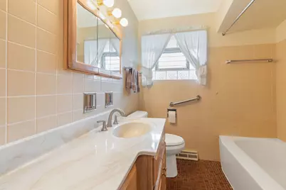4537 W 100th Place, Oak Lawn, IL 60453 - Photo 7